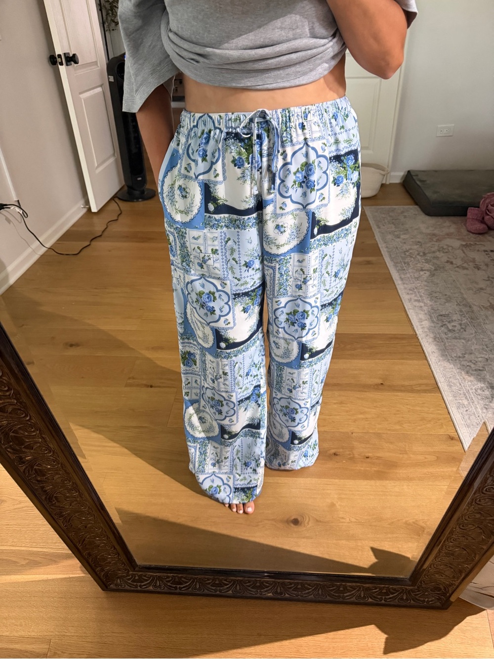 Abercrombie & Fitch Drawstring Wide Leg Printed Pants in Blue & White Lg Short